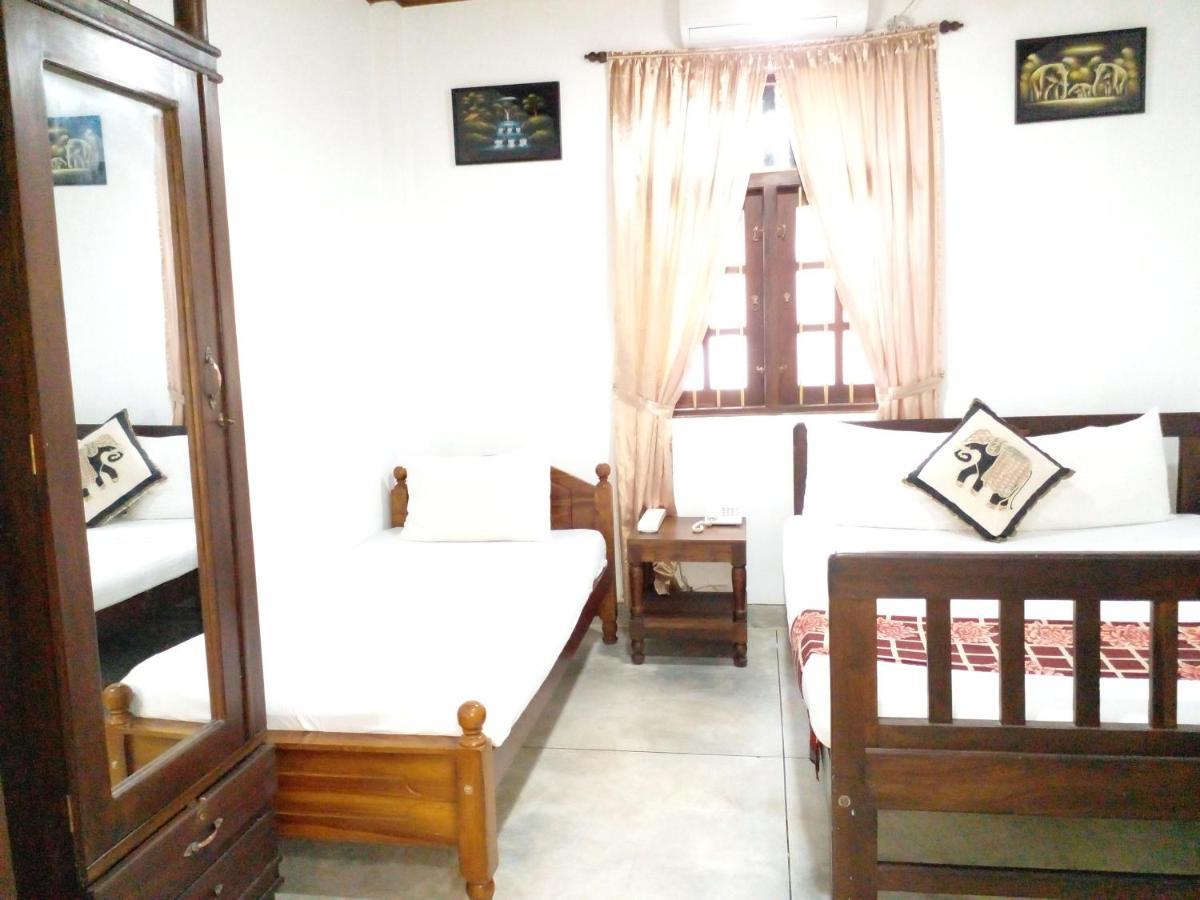 Muduna Walawwa Resort Kandy Kültér fotó