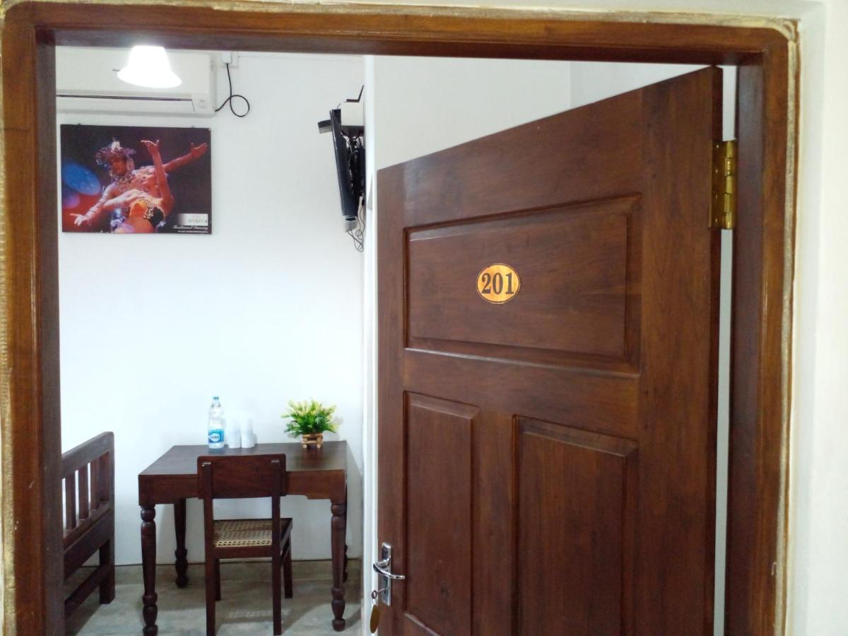 Muduna Walawwa Resort Kandy Kültér fotó