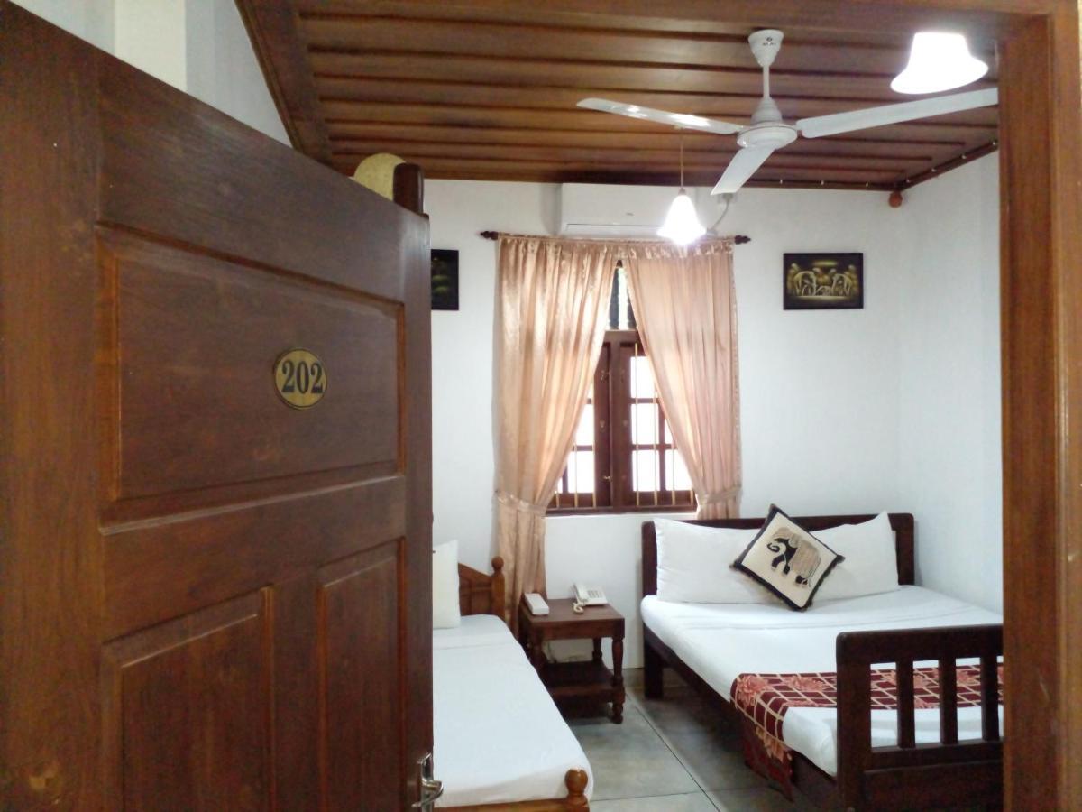 Muduna Walawwa Resort Kandy Kültér fotó